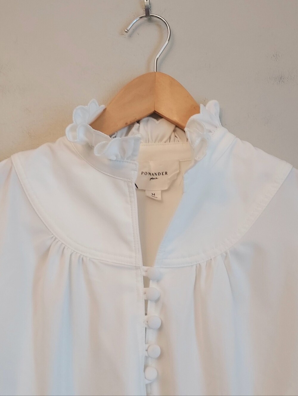 Tuckernuck Pomander Place White Selena Short Puff Sleeve Blouse Size Medium - Picture 6 of 15